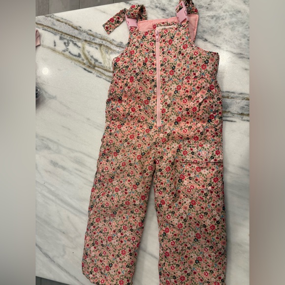 OshKosh B'gosh Other - Pretty flower detail